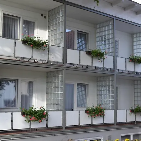 Hotel Pension Garni Hofgarten 2*